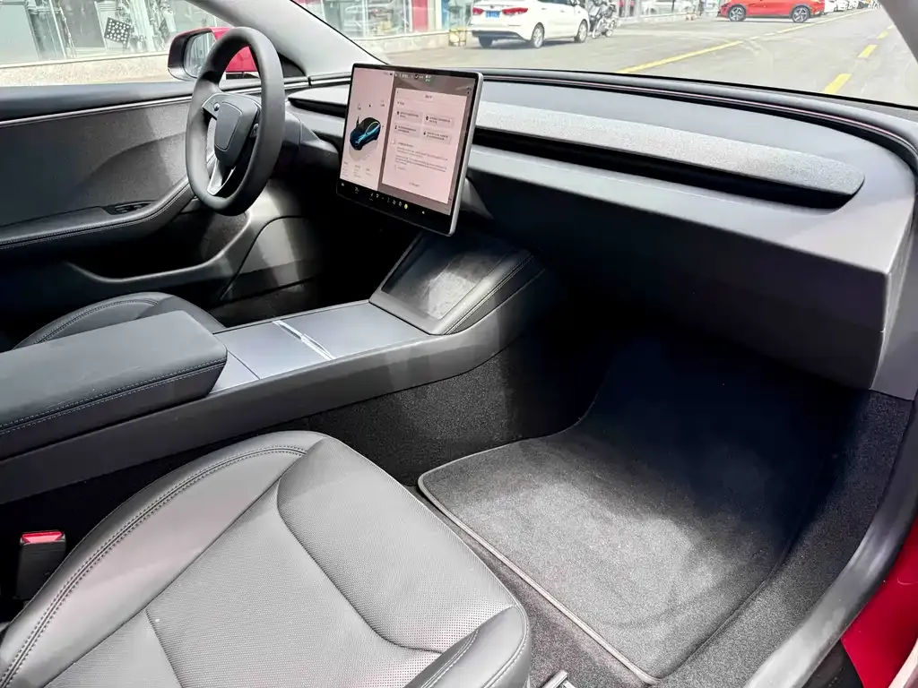 Tesla Model 3 — фото 3