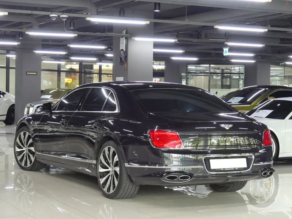 Bentley Flying Spur 2023 из KR, фото 7