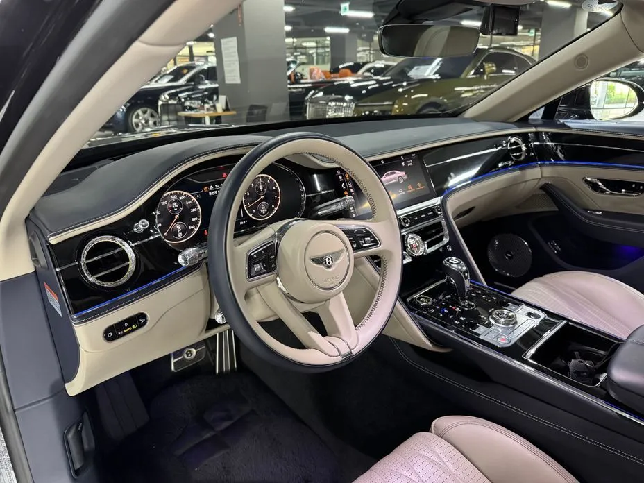 Bentley Flying Spur 2023 из KR, фото 5