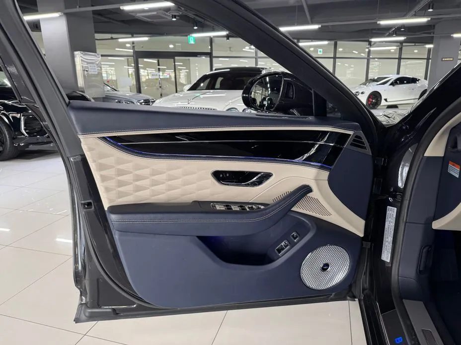 Bentley Flying Spur 2023 из KR, фото 2