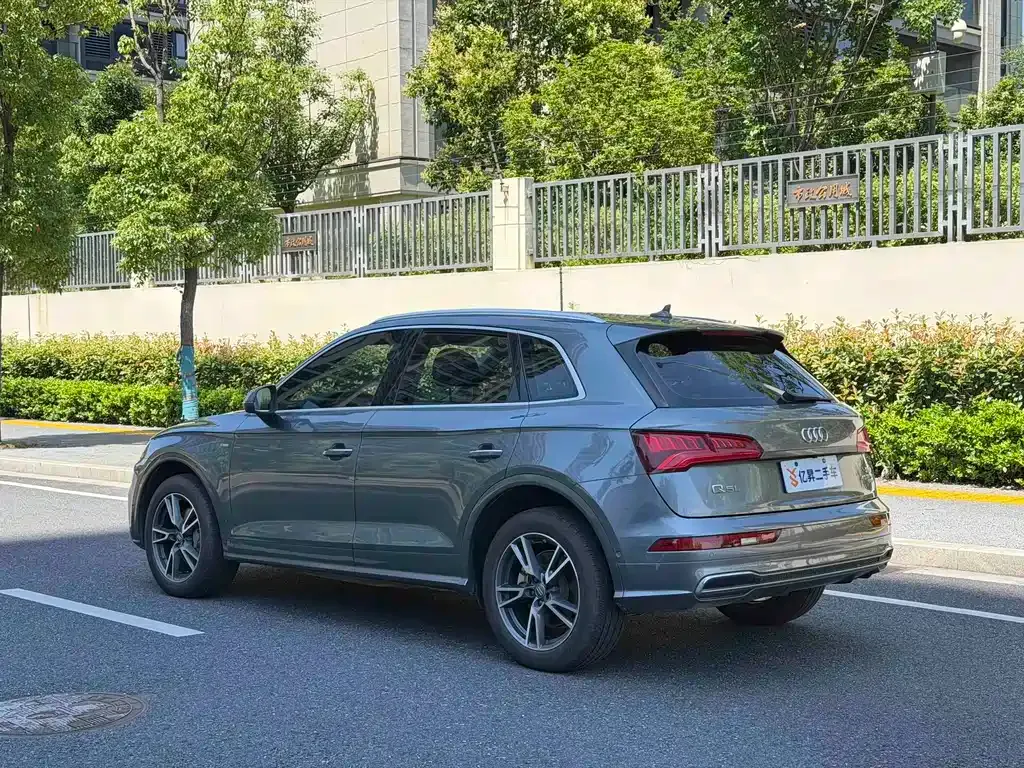 Audi Q5L — фото 5