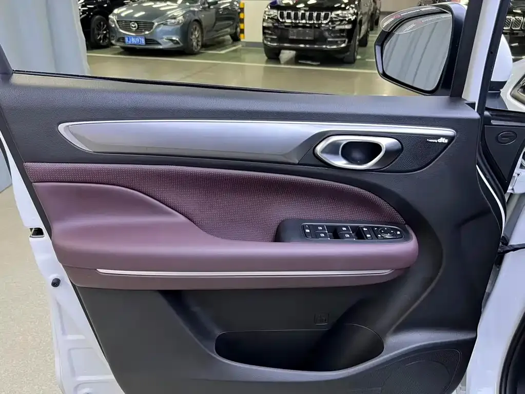 GAC Motor Trumpchi M6 — фото 10