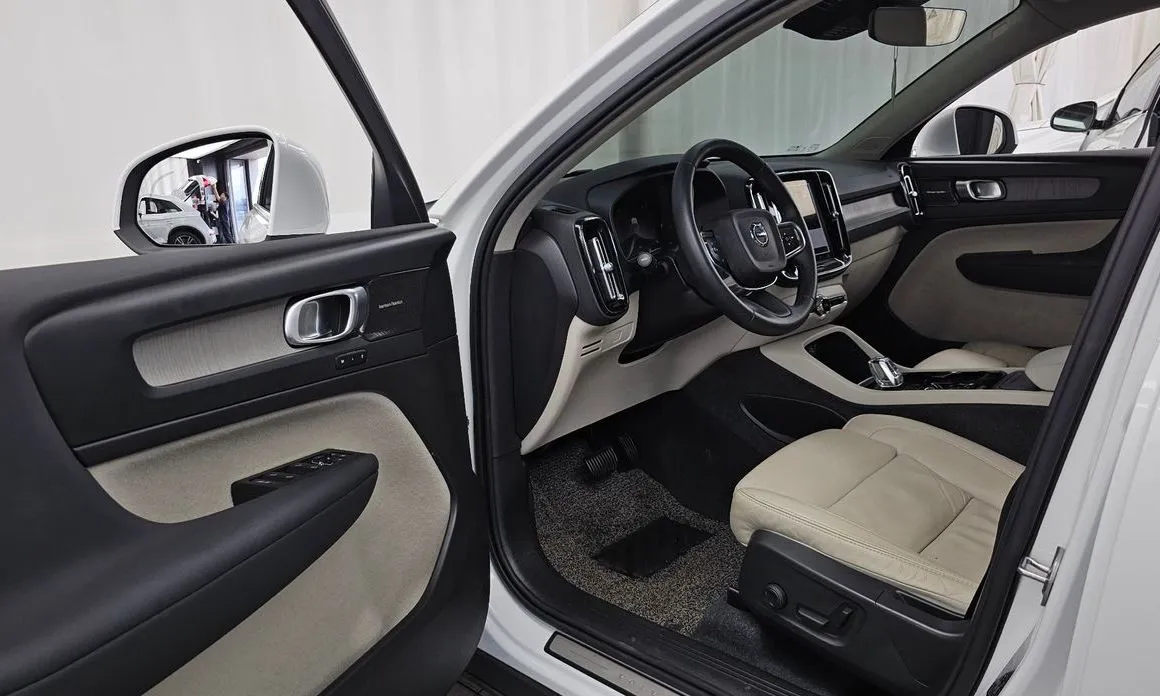 Volvo XC40 2023 из KR, фото 4