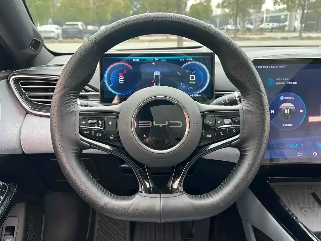 BYD Seal — фото 3