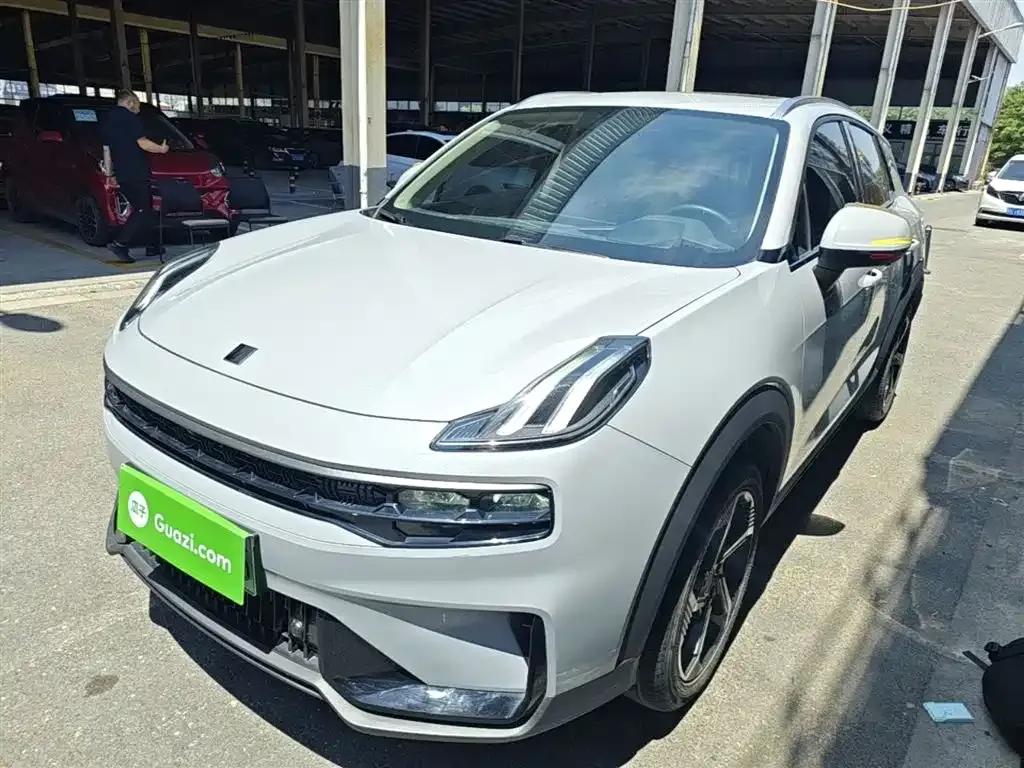 Lynk & Co 06 EM-P