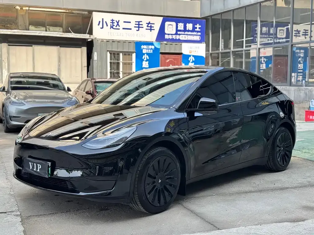 Tesla Model Y — фото 1
