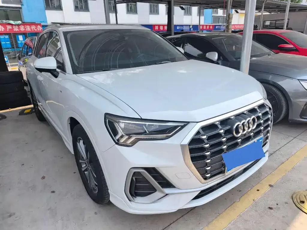 Audi Q3 — фото 1