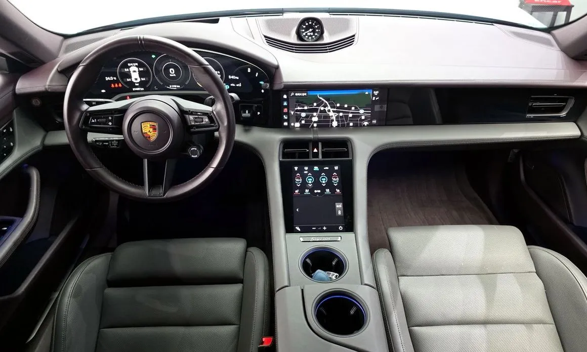 Porsche Taycan 2021 из KR, фото 10