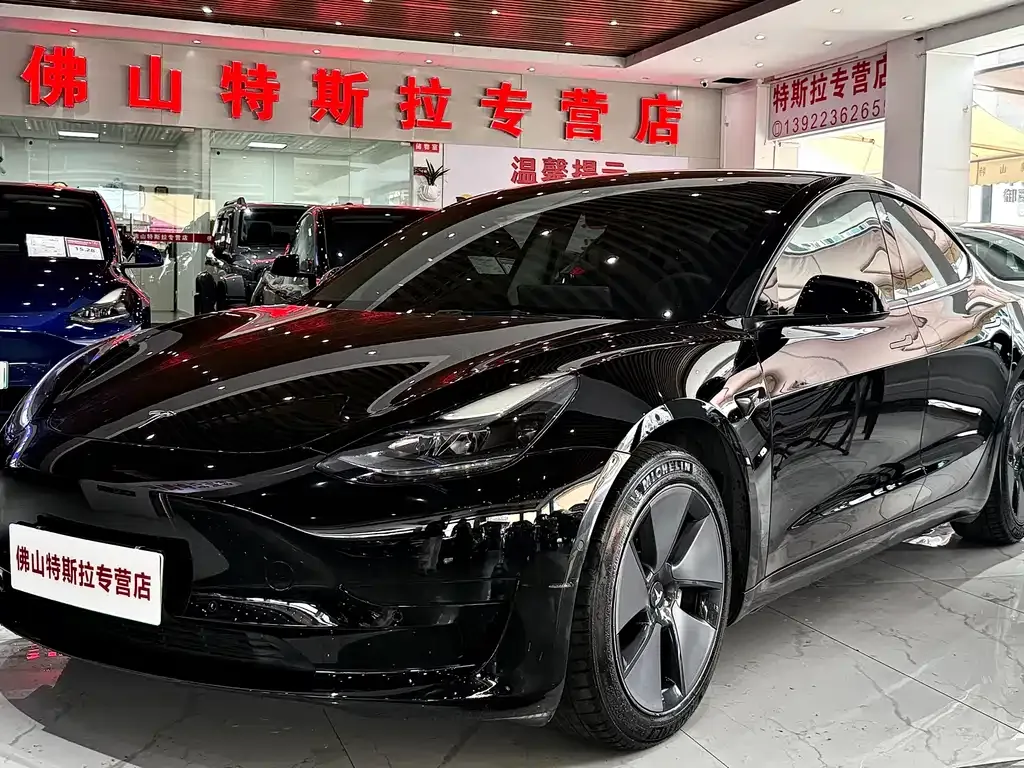 Tesla Model 3 — фото 1