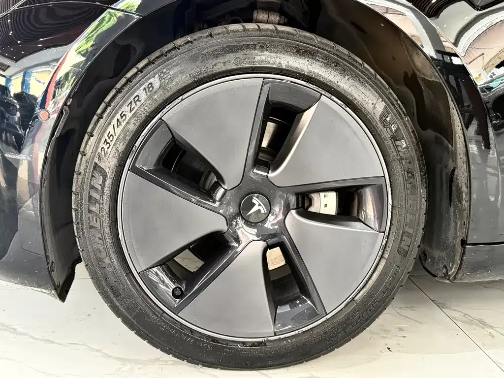 Tesla Model 3 — фото 2