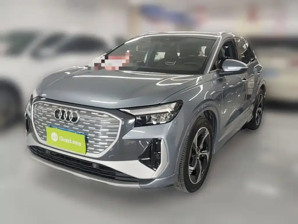 Audi Q4 e-tron — фото 1
