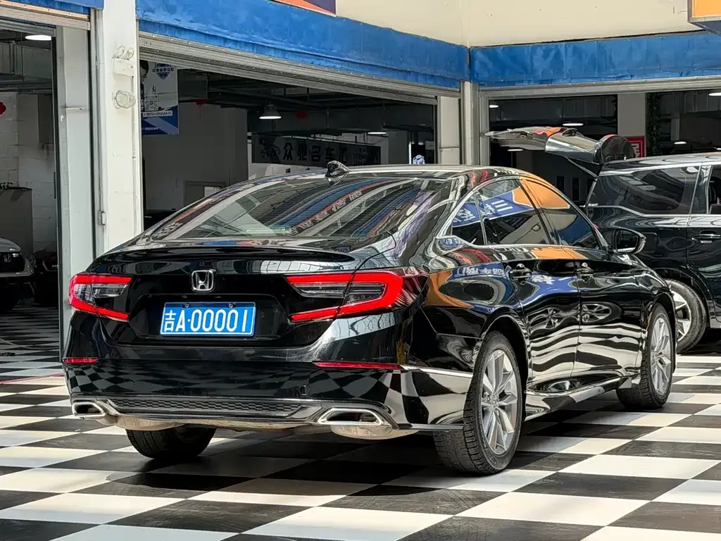 Honda Accord — фото 7