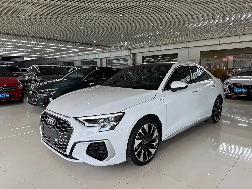 Audi A3 — фото 1