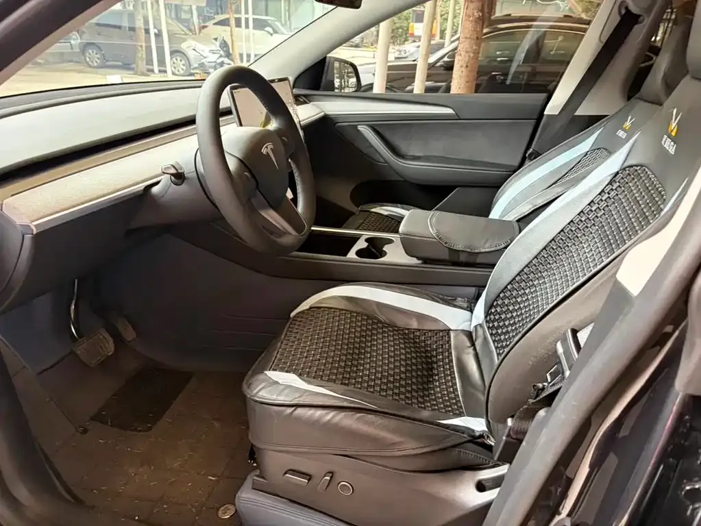 Tesla Model Y — фото 6