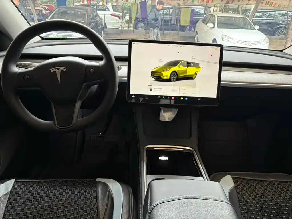 Tesla Model Y — фото 8