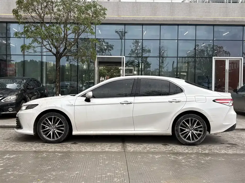 Toyota Camry — фото 7