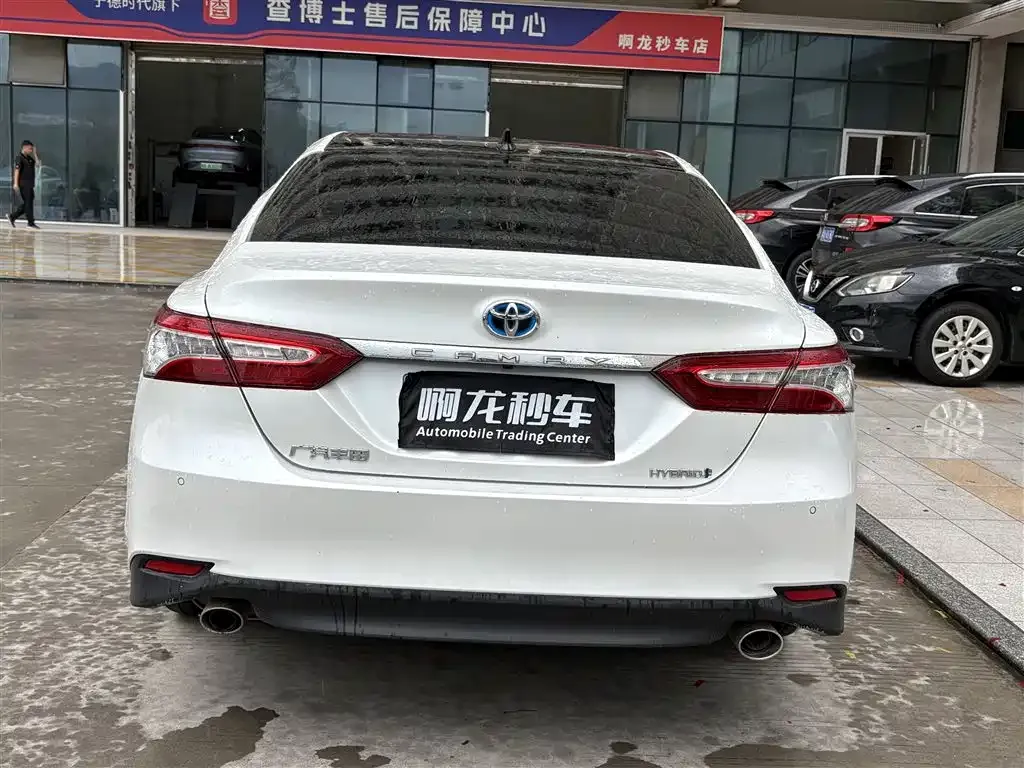 Toyota Camry — фото 5