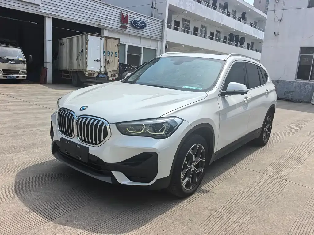 BMW X1 — фото 1