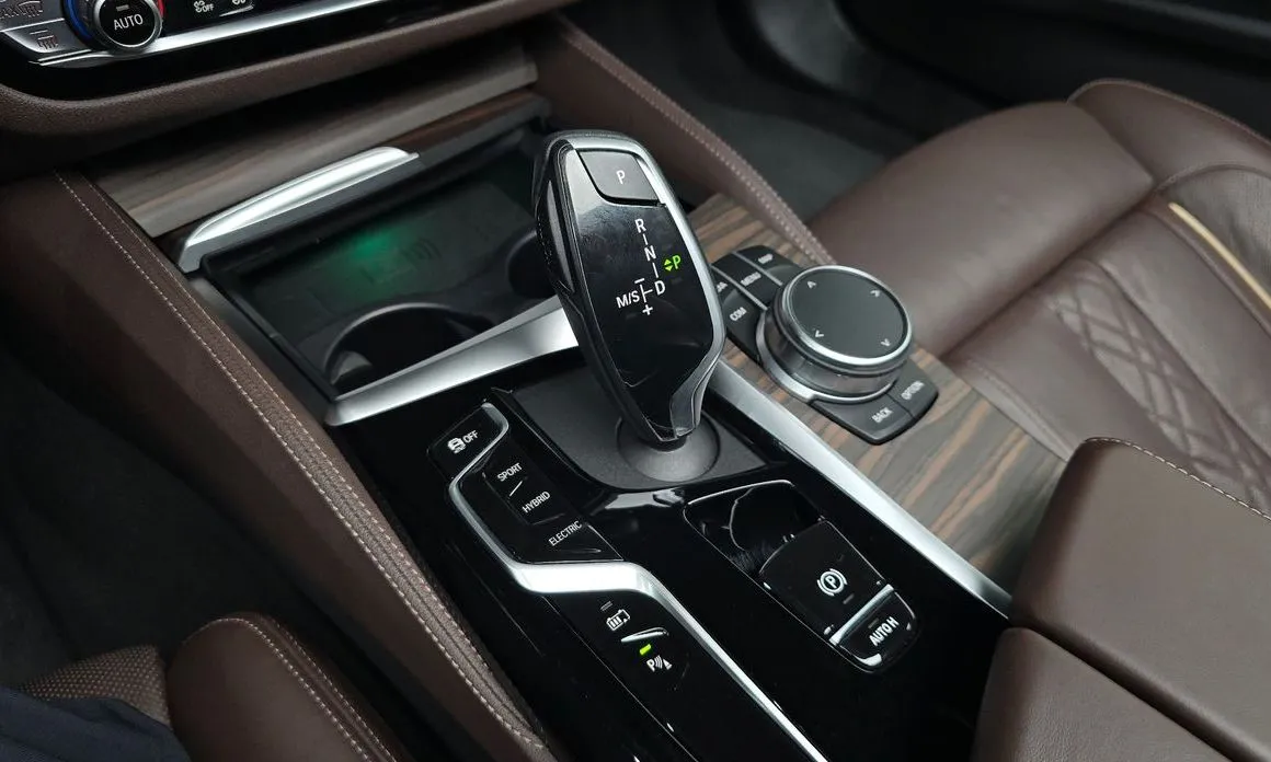 BMW 5-Series 2021 из KR, фото 8