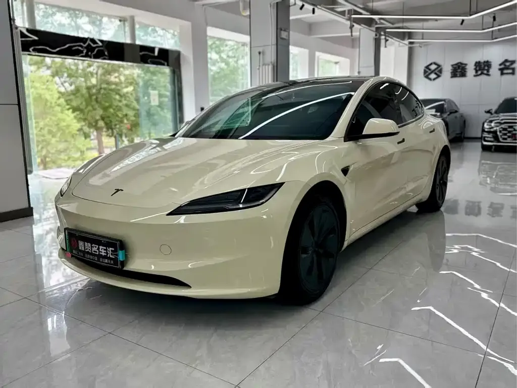 Tesla Model 3 — фото 1