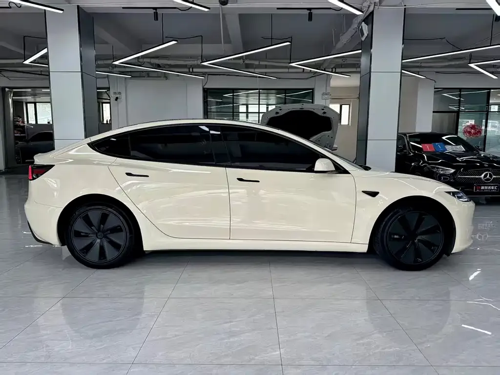 Tesla Model 3 — фото 3