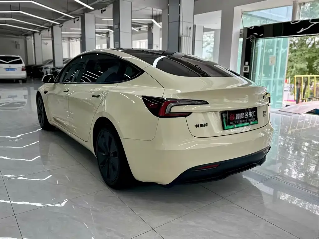 Tesla Model 3 — фото 2