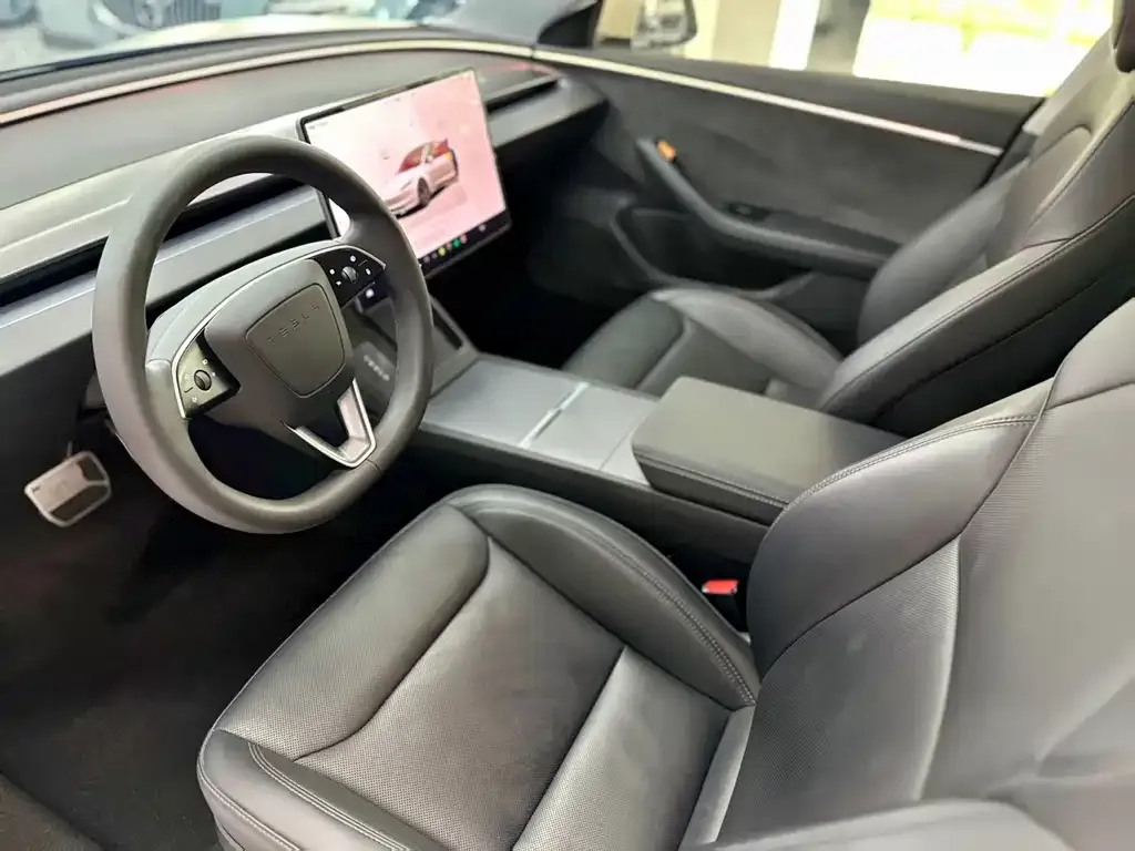 Tesla Model 3 — фото 9