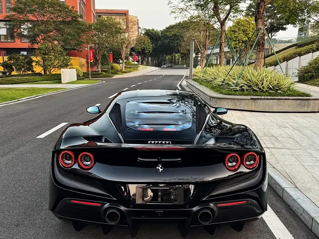 Ferrari F8 — фото 5