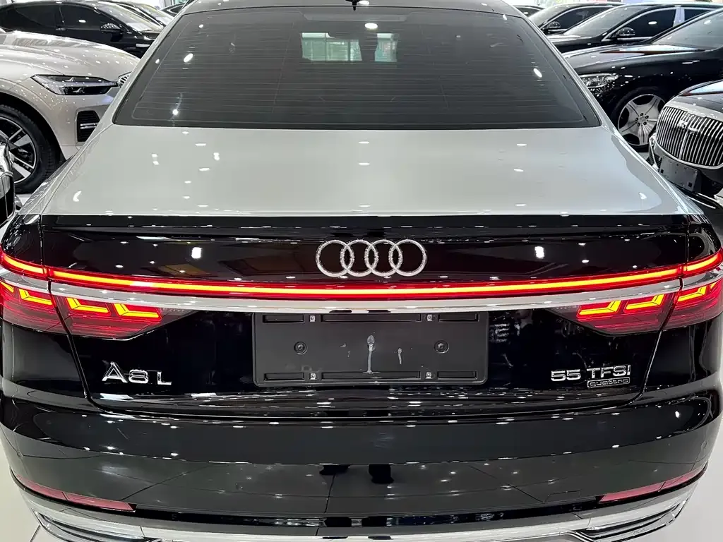 Audi A8 — фото 6