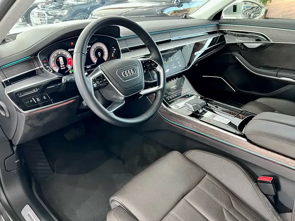 Audi A8 — фото 3
