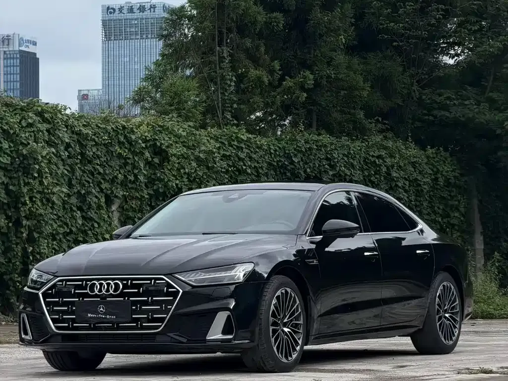Audi A7L — фото 1