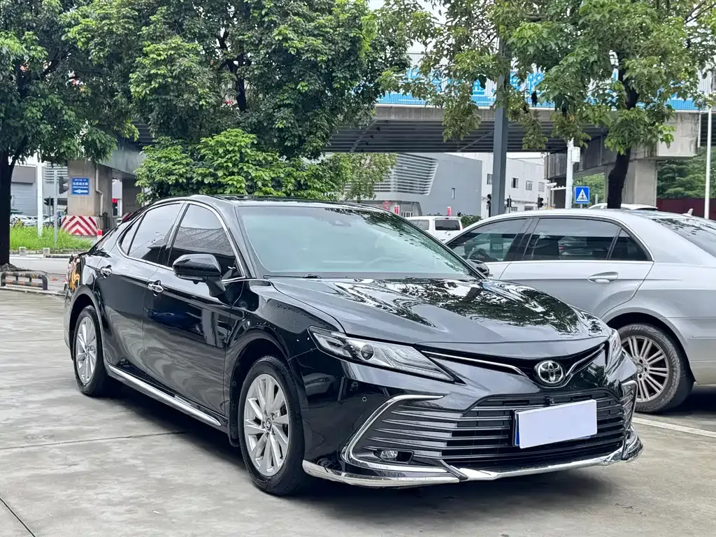 Toyota Camry — фото 10