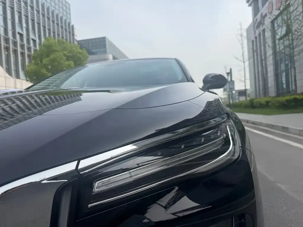 Hongqi H5 — фото 2