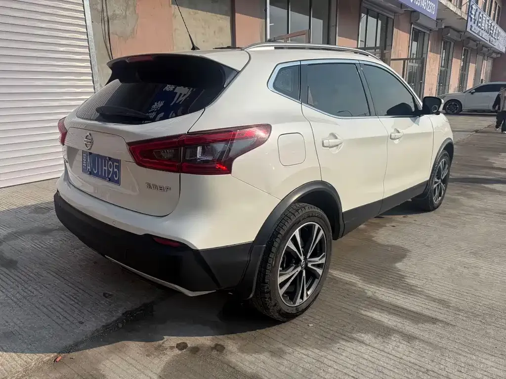 Nissan Qashqai — фото 8