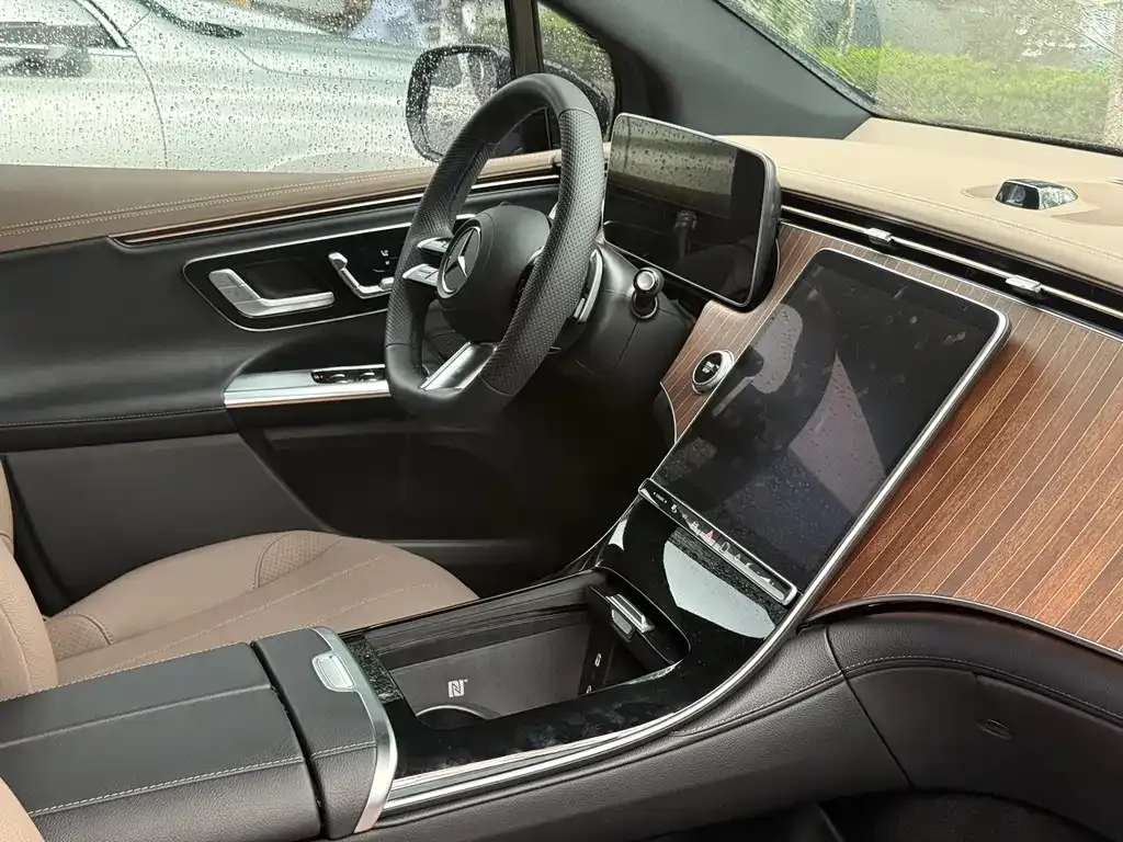Mercedes-Benz EQE SUV — фото 10