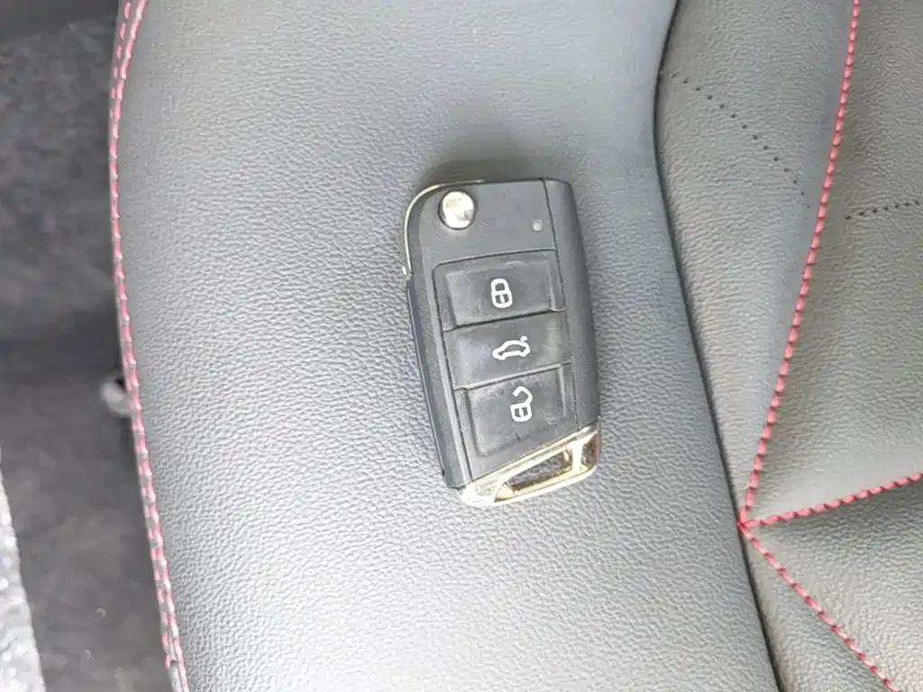 Volkswagen Lavida — фото 2