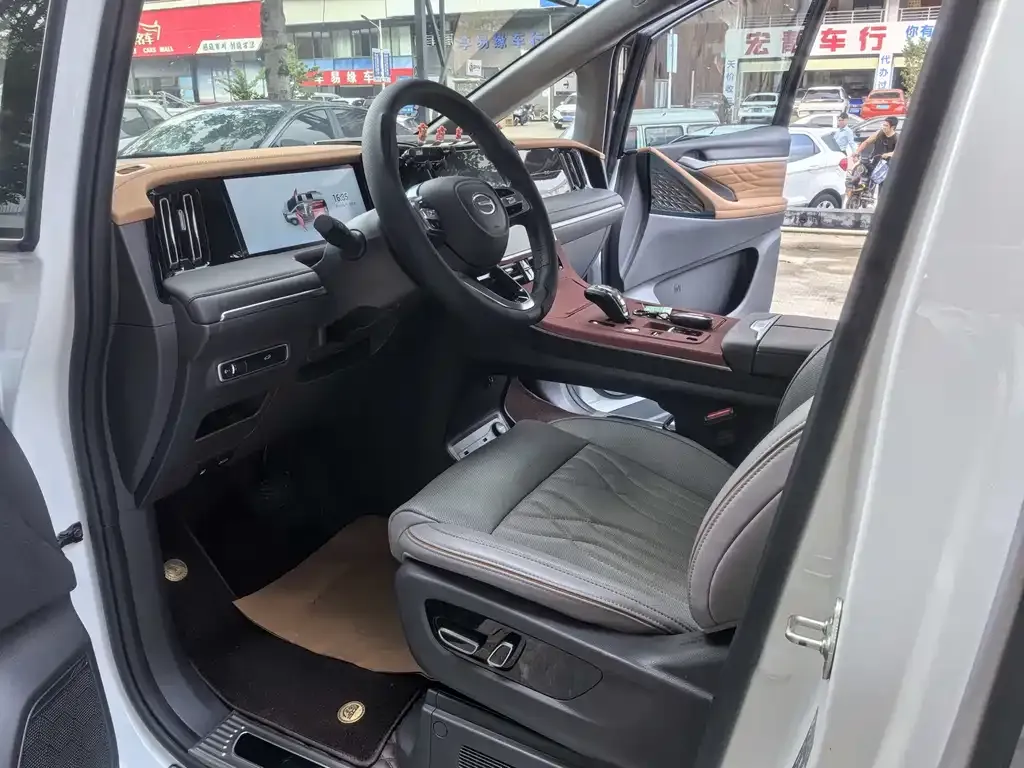 GAC Motor Trumpchi M8 — фото 3