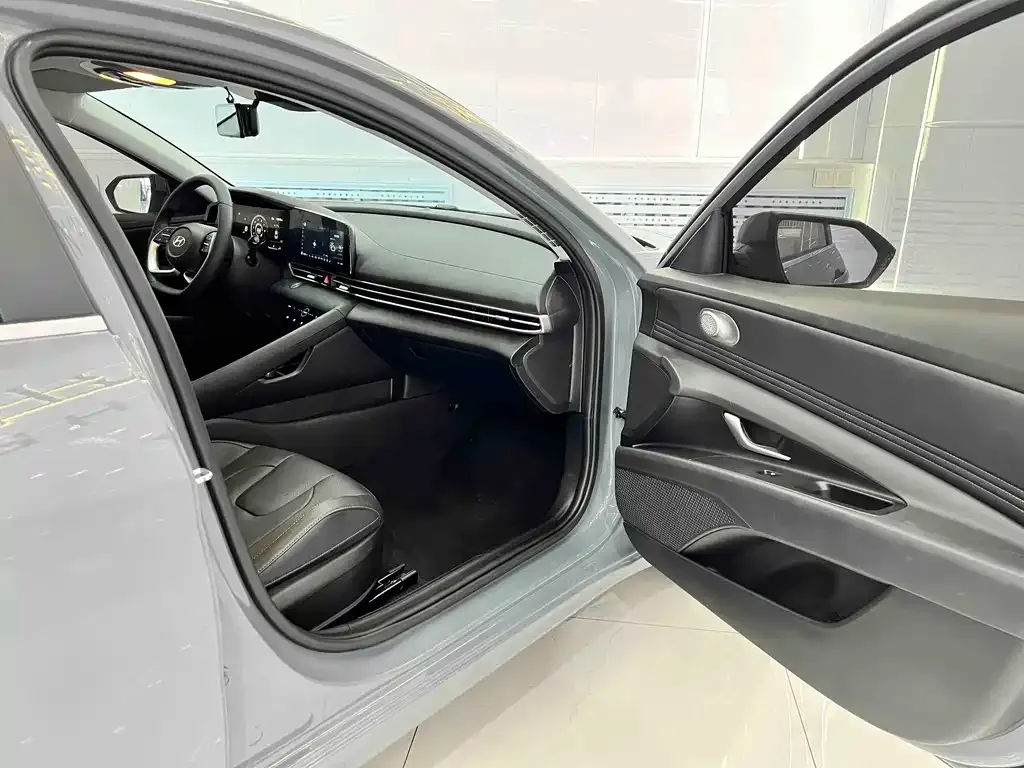 Hyundai Elantra — фото 4