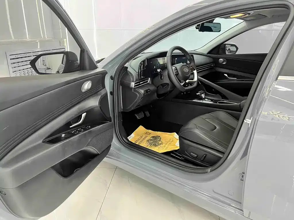 Hyundai Elantra — фото 6