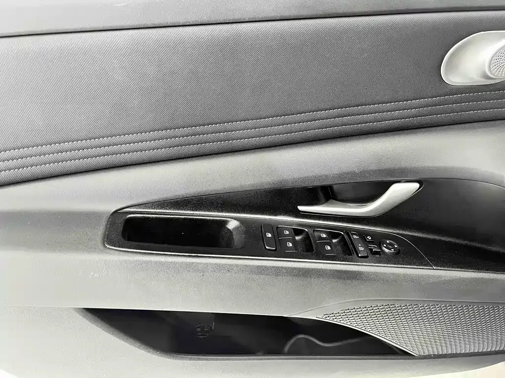 Hyundai Elantra — фото 10