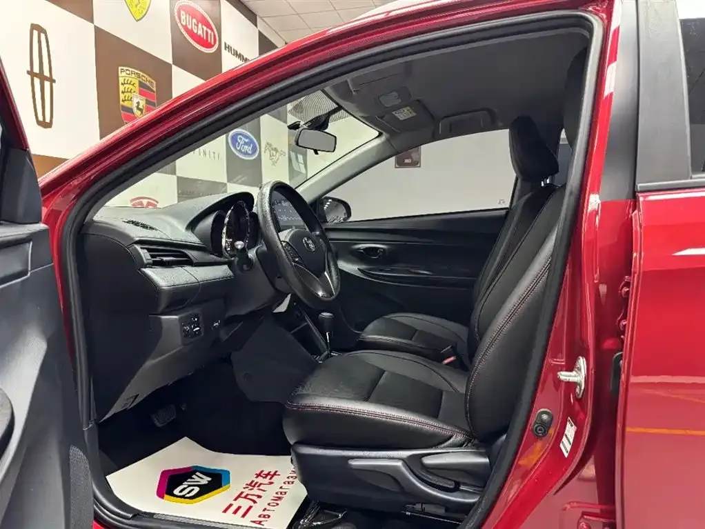 Toyota Yaris L — фото 4