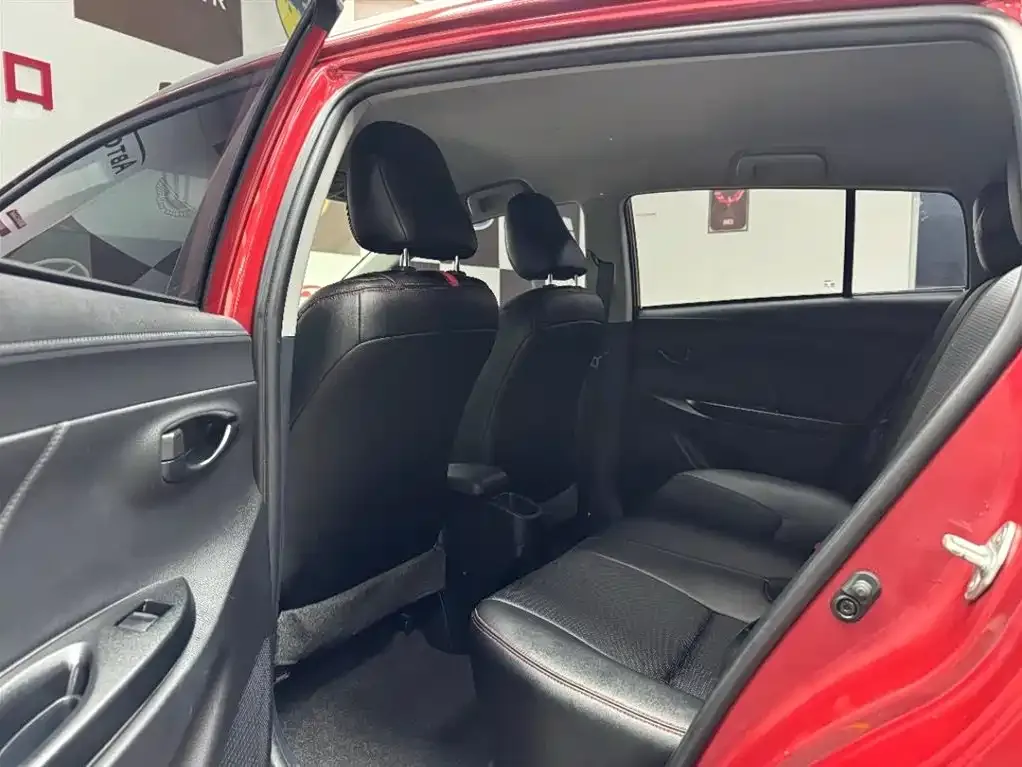 Toyota Yaris L — фото 6