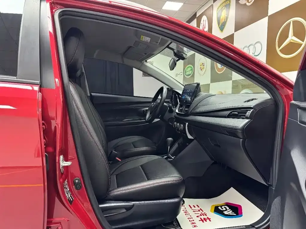 Toyota Yaris L — фото 10