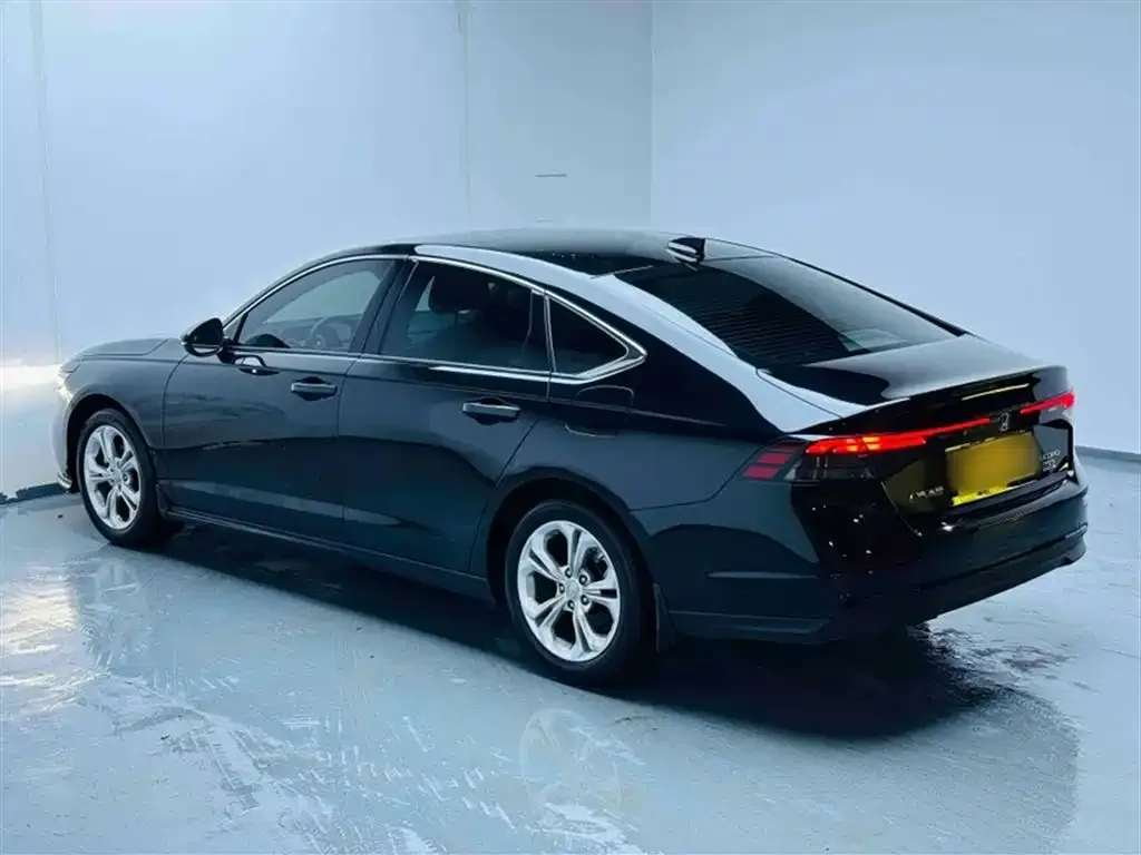 Honda Accord — фото 10