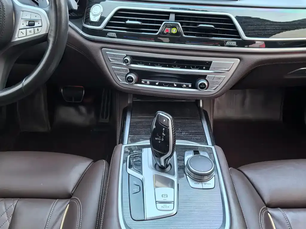 BMW 7 Series 2022 из CN, фото 9