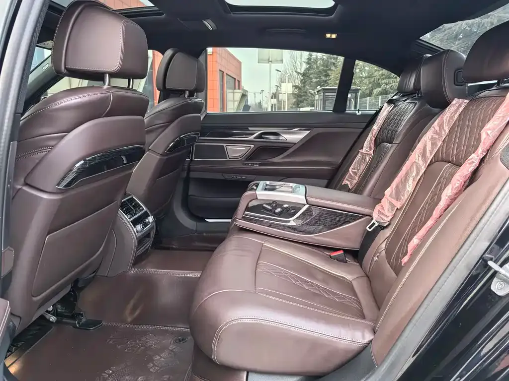 BMW 7 Series 2022 из CN, фото 3