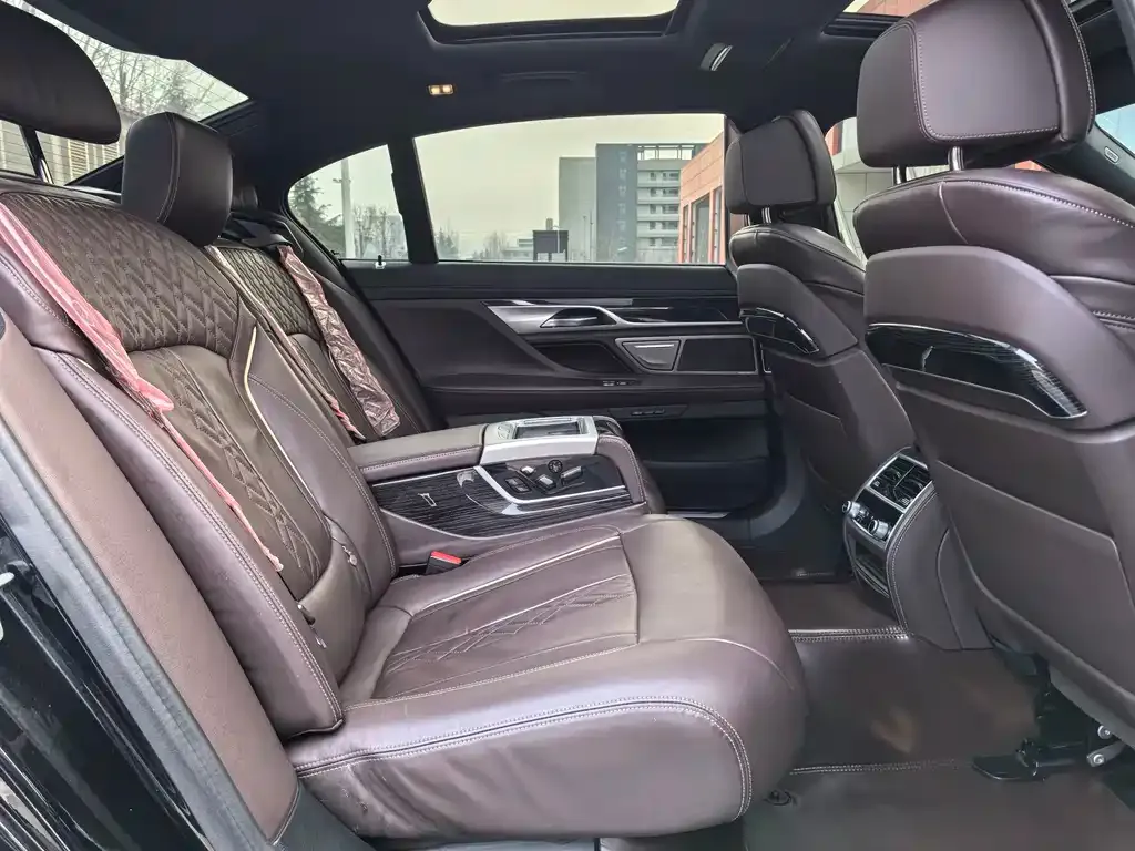 BMW 7 Series 2022 из CN, фото 2