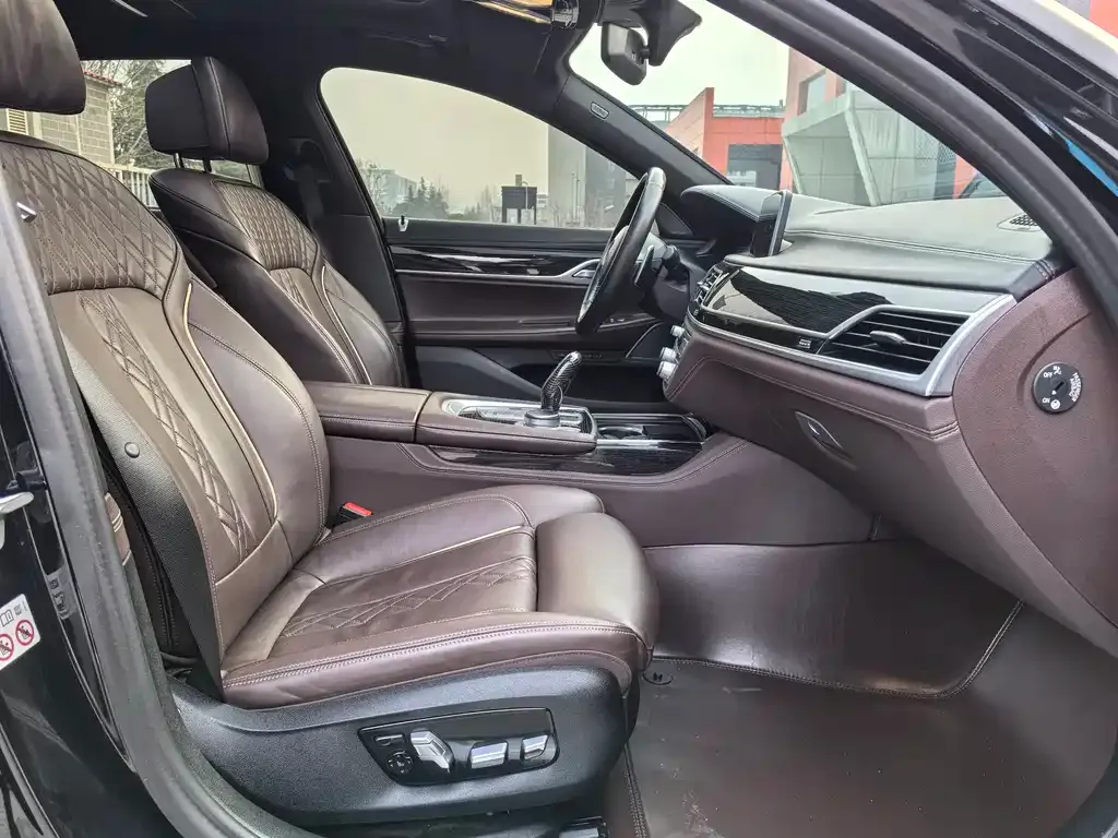 BMW 7 Series 2022 из CN, фото 10