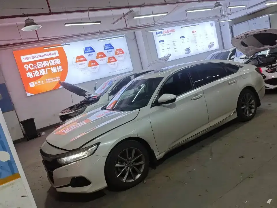 Honda Accord — фото 1