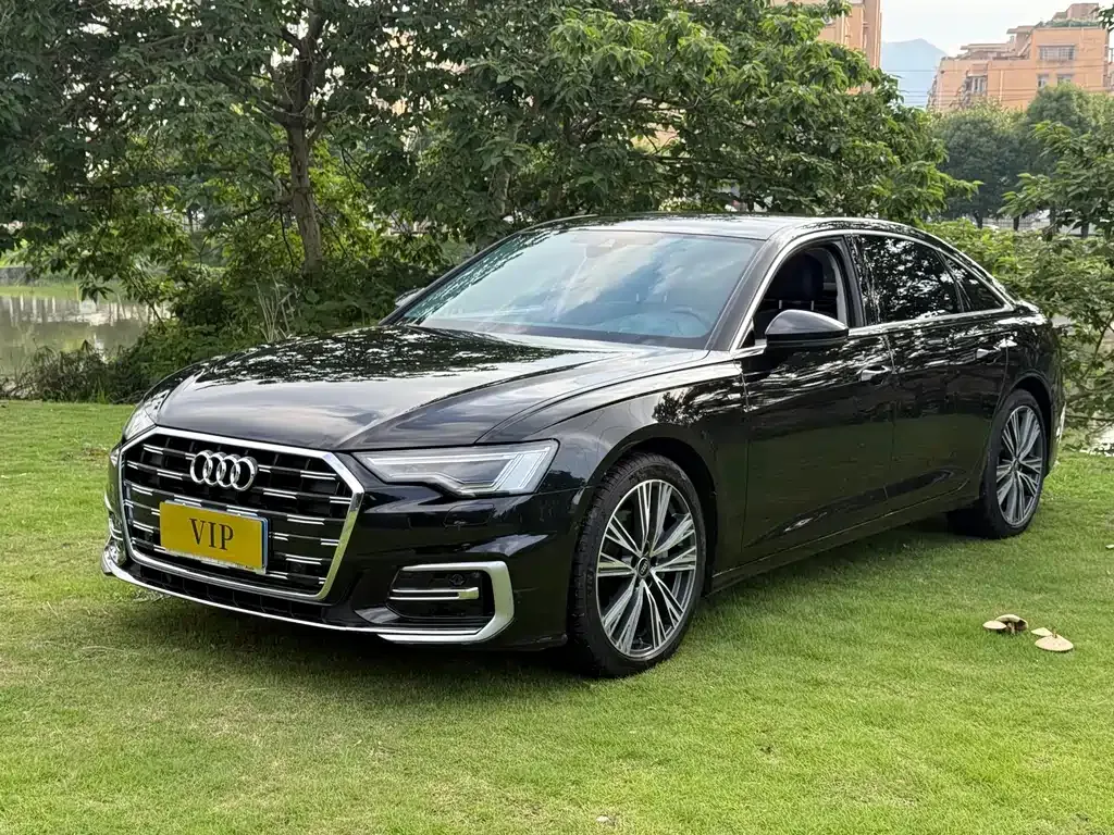 Audi A6L — фото 1